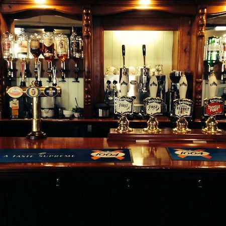 The Swan Inn Sturminster Newton Extérieur photo