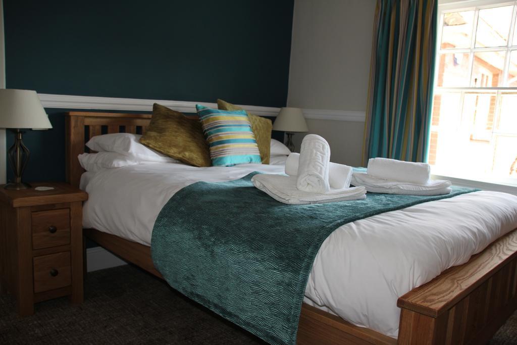 The Swan Inn Sturminster Newton Extérieur photo
