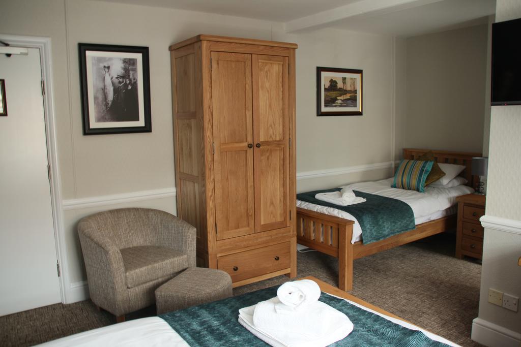 The Swan Inn Sturminster Newton Extérieur photo