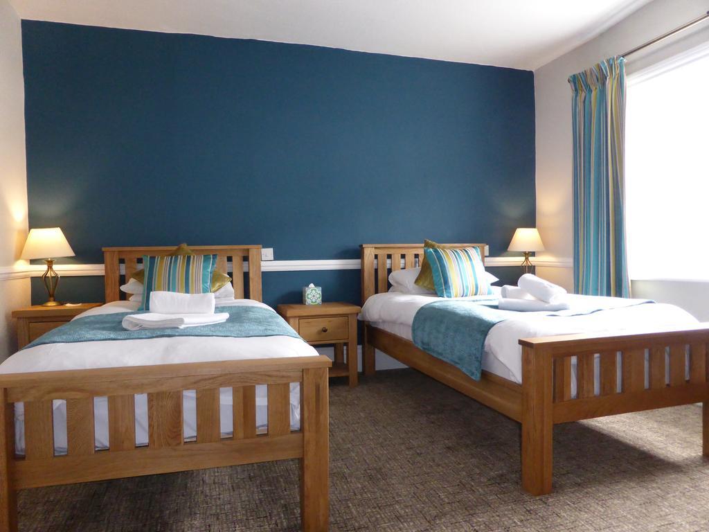 The Swan Inn Sturminster Newton Extérieur photo